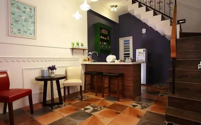 Avril Home