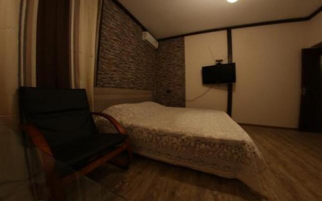 Shara Talyan 8/2 Guest House