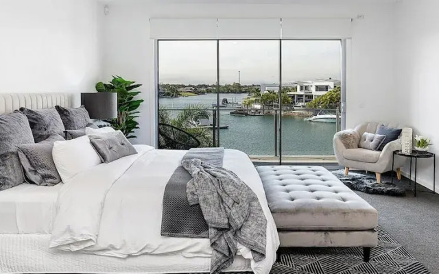 Waterfront Wonder