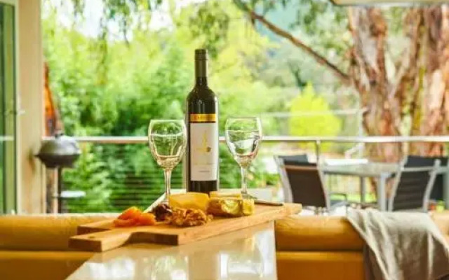 No.6 - Luxury Private Haven in the Heart of Bright
