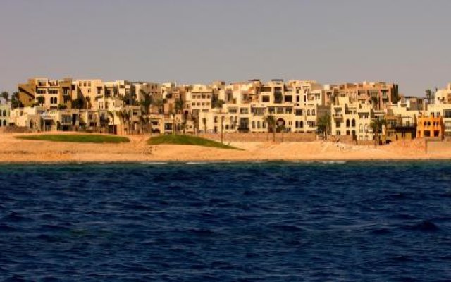 Azzurra Sahl Hasheesh