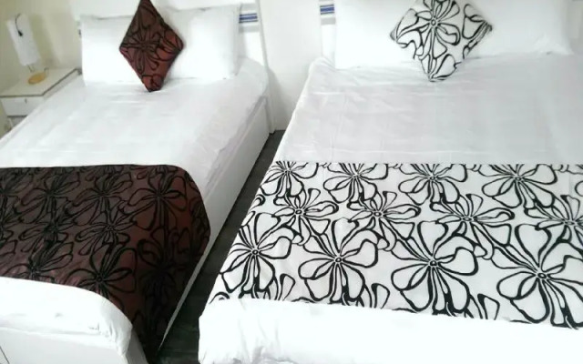 Hibiscus Cottage KT