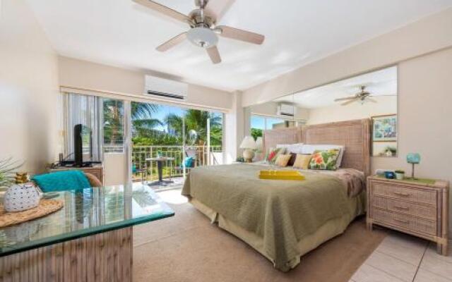 Waikiki Shore 305 (beachfront/balcony)