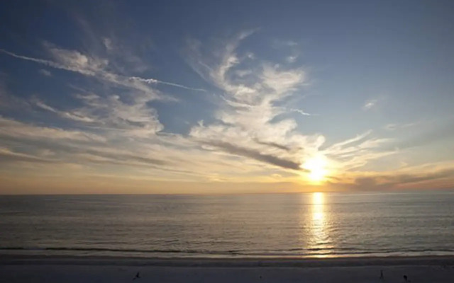 Commodore Beach Club Condo