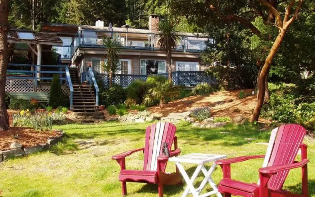 Arbutus Point Oceanfront B & B