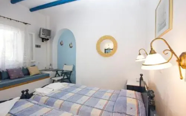 George's beach studios Aliki Paros