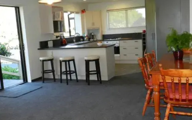 Fairway View Apartment - Motueka & Studio @14