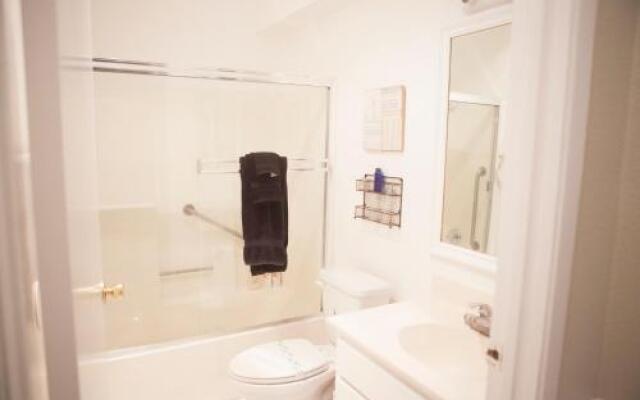 #3 Sunny Stylish 2br Flat Hollywood