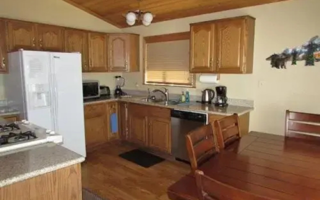 034 Menlo Suite Cabin
