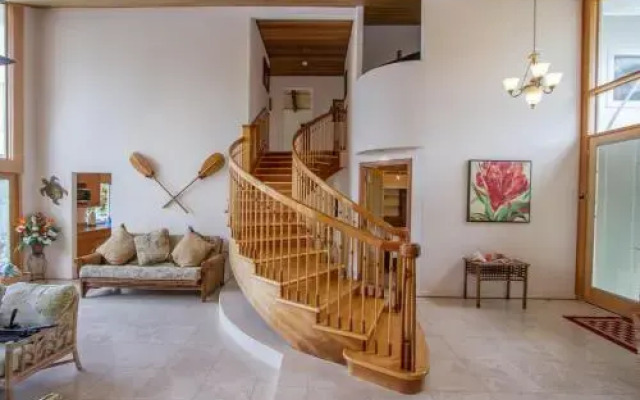 Honolulu Waterfront Villa