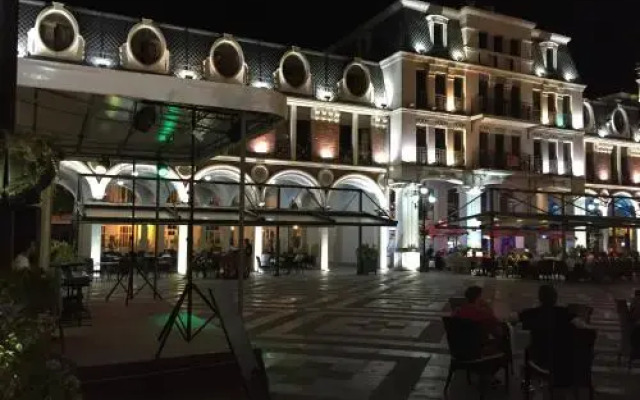 Batumi Center 3 Rooms City Side