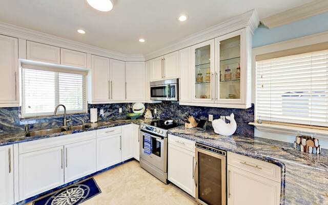 Canal-Side Getaway - 3 Br Home