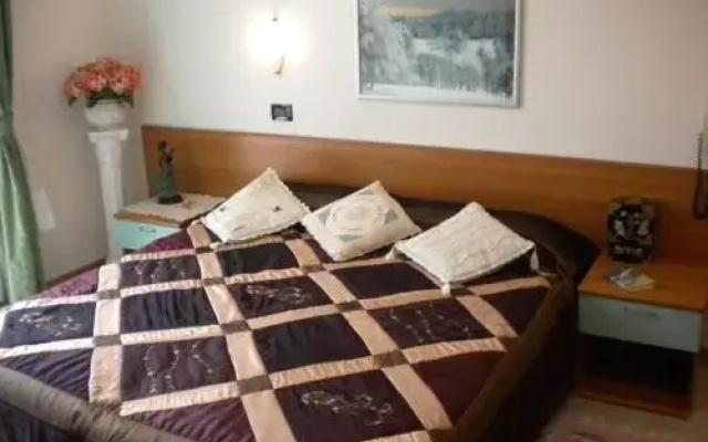 La Pace Hotel