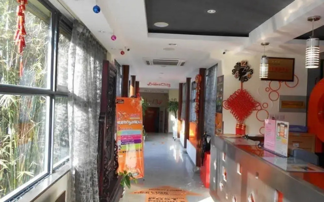 Huaju Select Hotel (Suzhou Minjiang Road Subway Station)