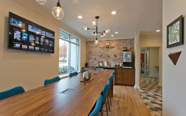 Atlantic Station Homes by Hosteeva
