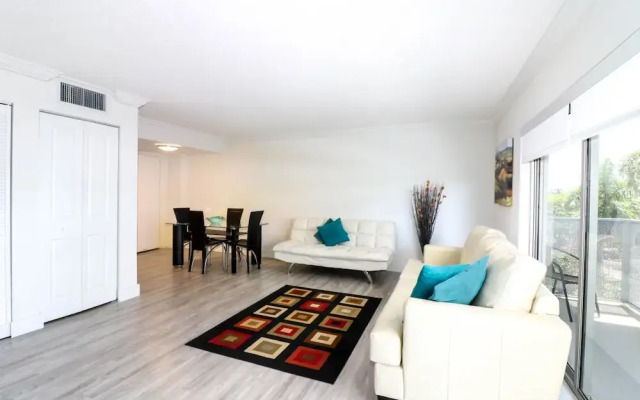 Spacious Apartment with Marina Views