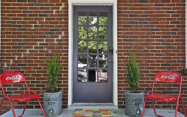 Hip Bungalow - 2 Br Home