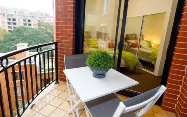 Thriving city location, dining hub