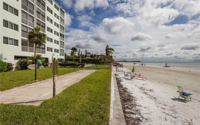 Strandview Tower 203