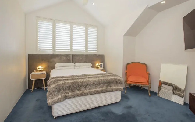 2 Bed Sydney Executive Apt Close To City