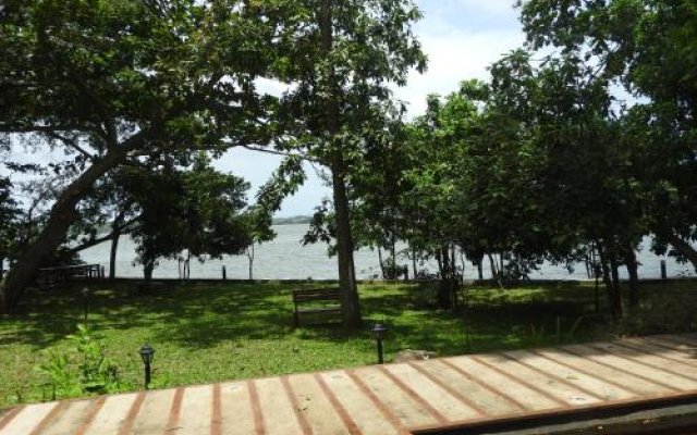 Bolgoda Lake Villa