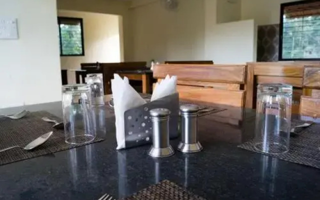 La Flora Safari Inn