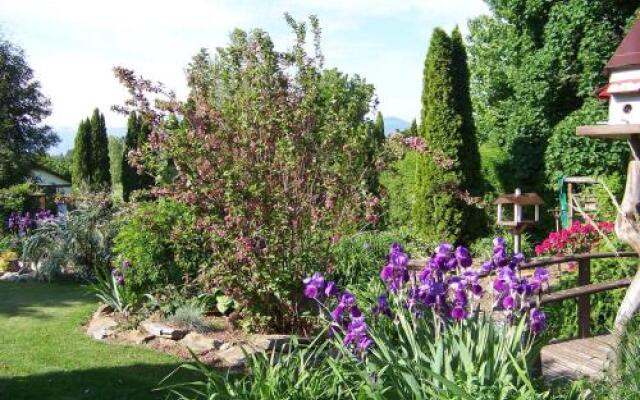 Bavarian Orchard Motel