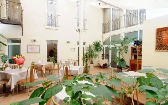 Irena Hotel
