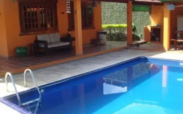 FANTÁSTICA CASA COM ÁREA DE PISCINA até 10 PESSOAS em MARESIAS SÃO SEBASTIÃO