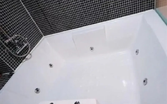Hotel Cinema Gumi