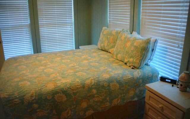 Jan's 'Ouse by RedAwning