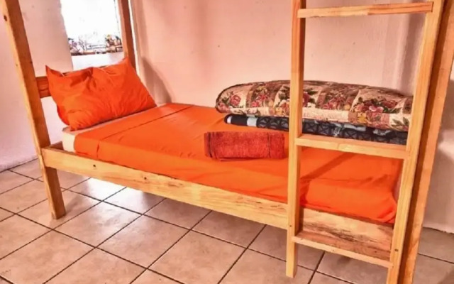 Sheri's Lodge & Backpackers