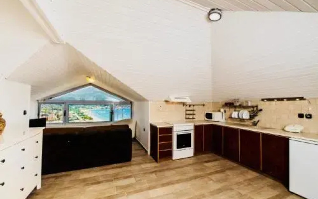 Seaview Traditional Attic