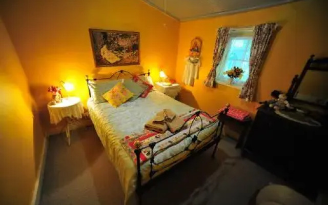 Emma Tiver Heritage Cottage