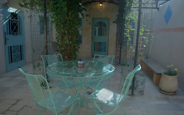 The Well Guesthouses - Home in the Old City
