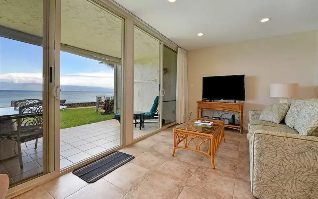 Lokelani #C104 - 1 Br condo by RedAwning