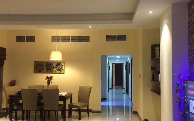 Luxury Furnished 3BR near LAKE Khalid
