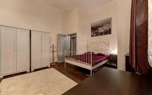 Longo on Bolshaya Konyushennaya