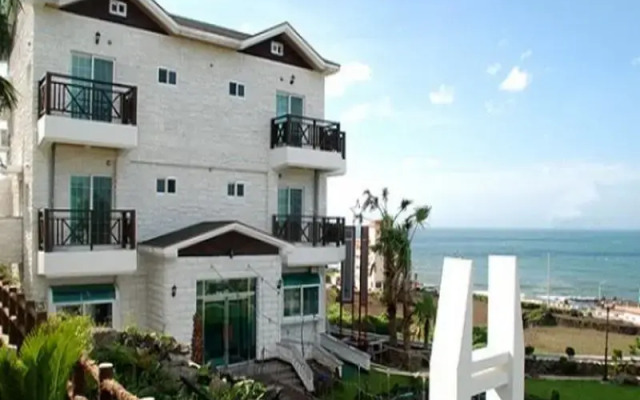 Bhouse Pension