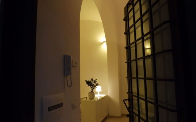 White Colosseo Victoria House