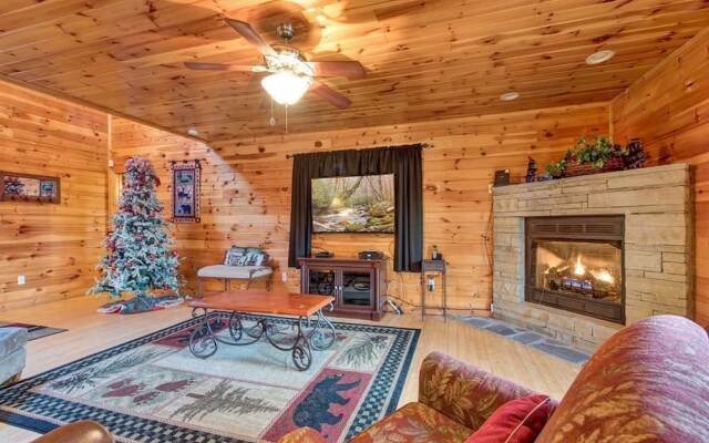 Apple Bear Lodge - Four Bedroom Cabin