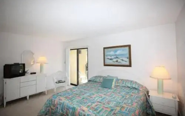 C 8 Xanadu 2 Br Condo by RedAwning