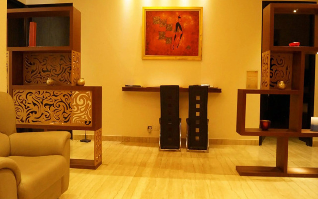 OYO Premium Golf Course Road