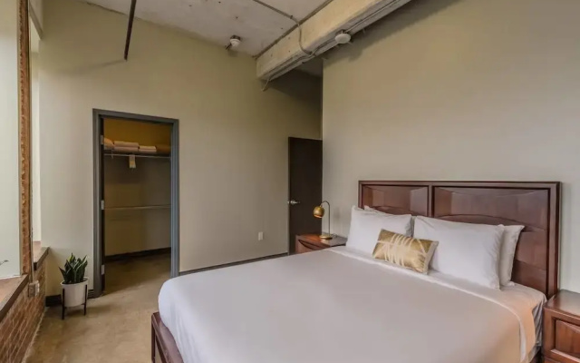 Stunning Bright & Airy Space w/ Amazing Views!