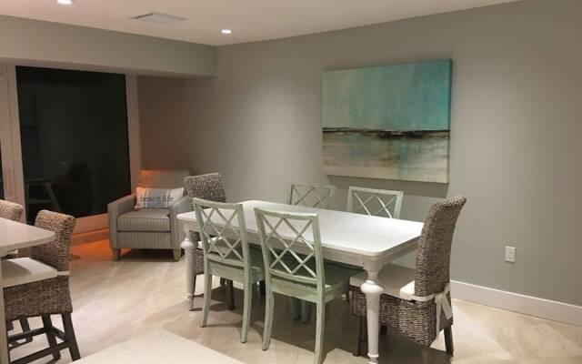 Jamaica Royale - 804 - 2 Br Condo