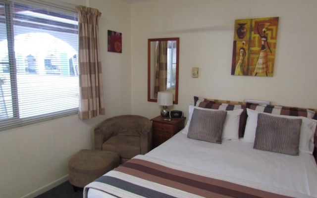 Ayr Max Motel – Guest Rooms – Ayr