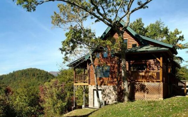 Mountain View - 2 Bedrooms, 2 Baths, Sleeps 6 Cabin by RedAwning
