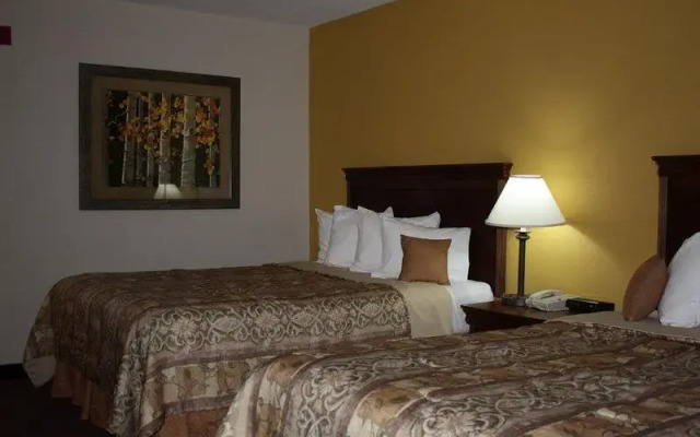 Saratoga Inn & Suites