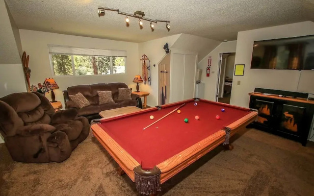 Grizzly Bear Inn 1546 by RedAwning