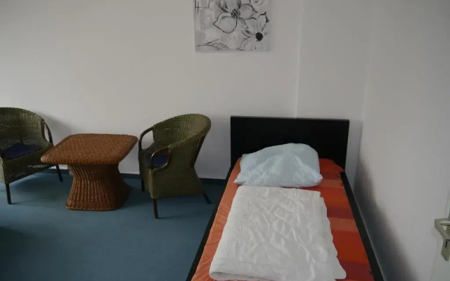 Wira Guesthouse 112 - Hostel